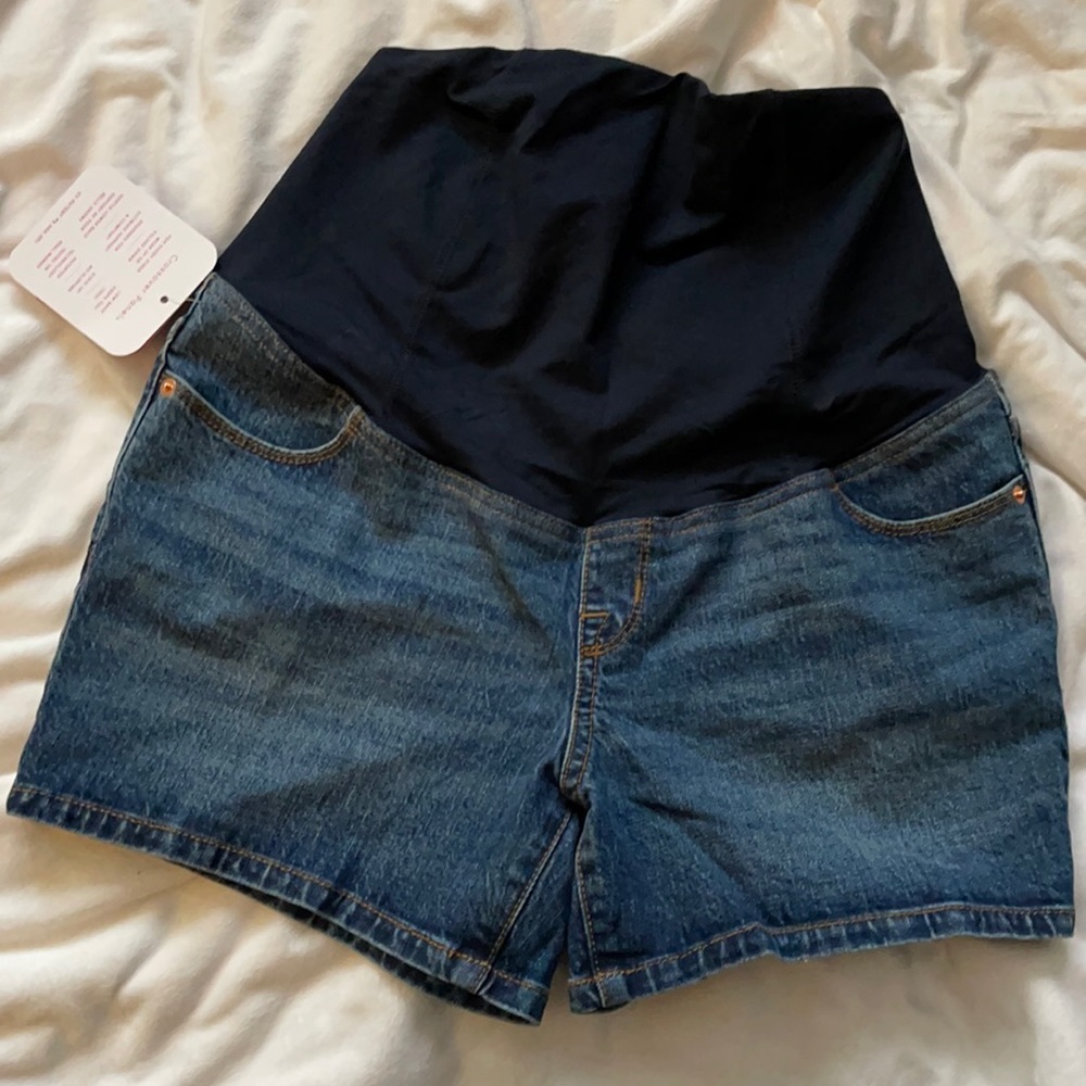 New maternity shorts with crossover panel sizes 2, 4 and 8.